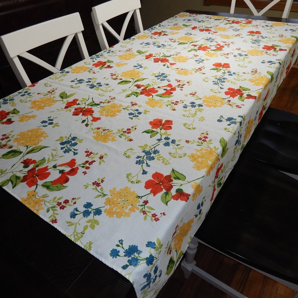 Home Studio Watercolor Floral Tablecloth Bright Flower Pattern 60" x 82" Oblong